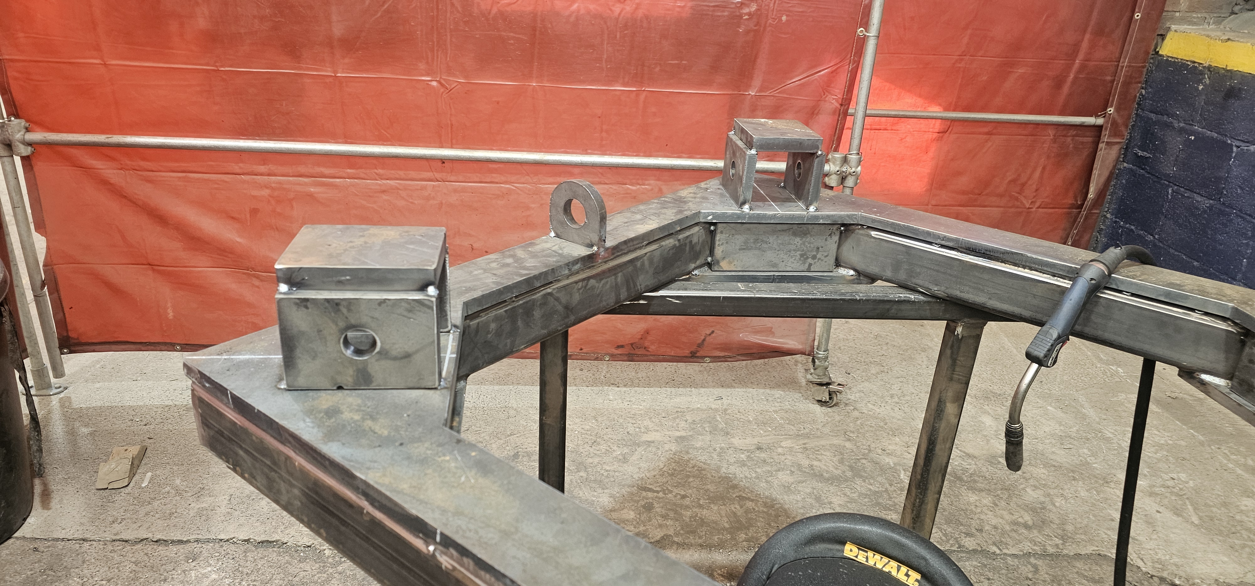 Casing holder jig during root pass welding